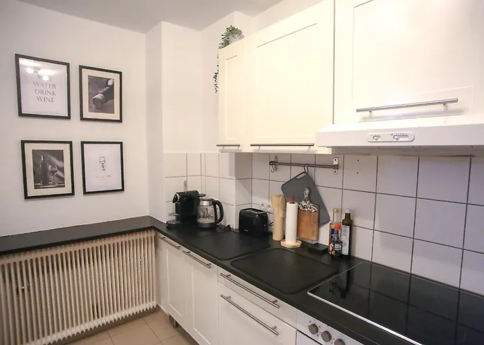 Cosy In With Garage Apartment
